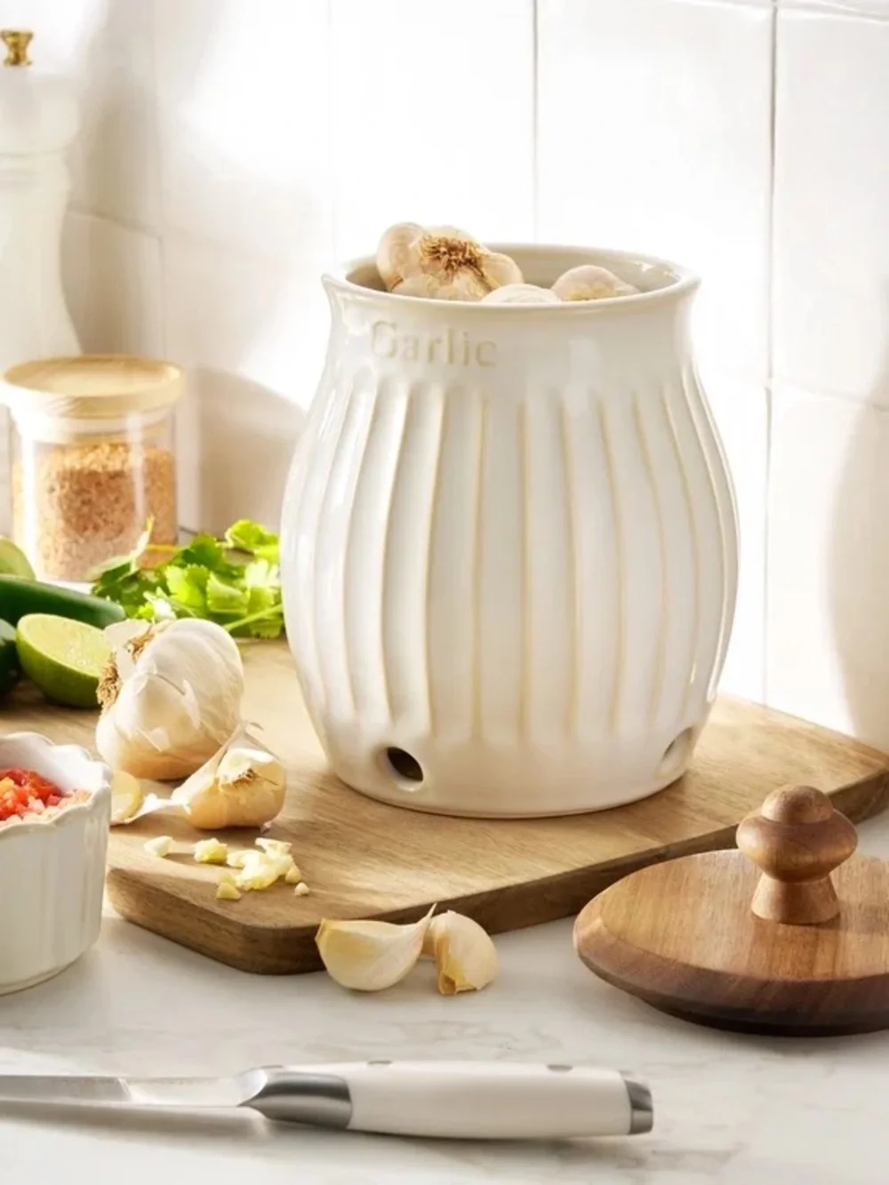 ✨The Pioneer Woman Colette Stoneware Garlic Keeper, White